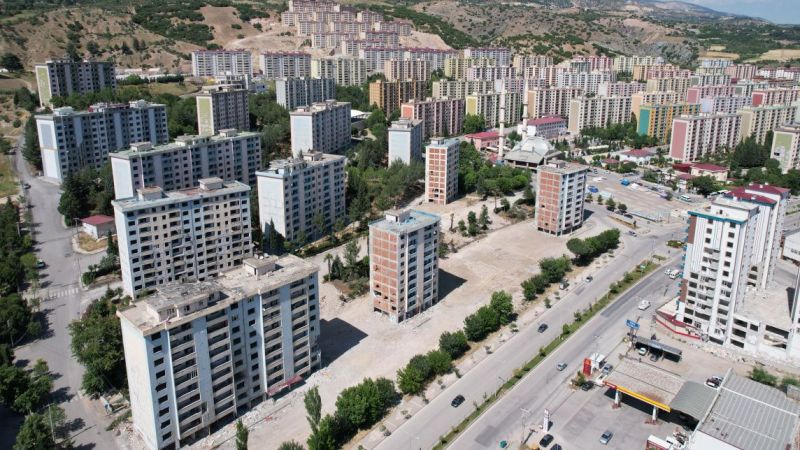 Depremde 150 blok ağır hasar aldı, yeni konutları aynı yere istiyorlar