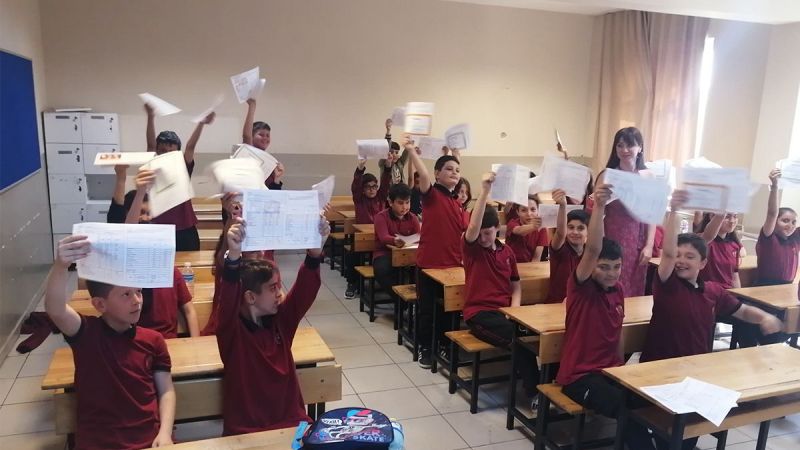 Öğrencilerin karne heyecanı