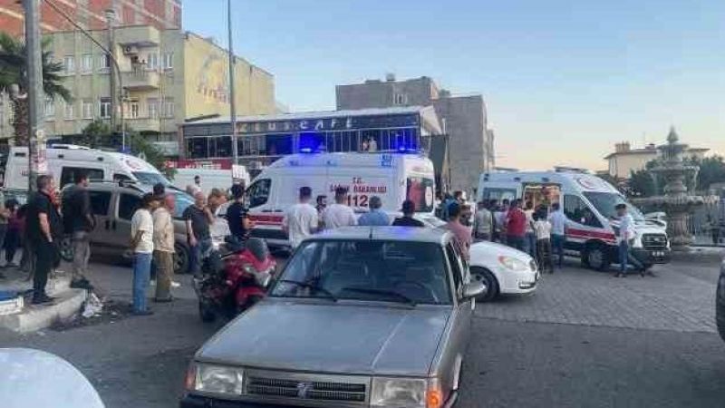 Motosiklet ile otomobil çarpıştı: 2 yaralı