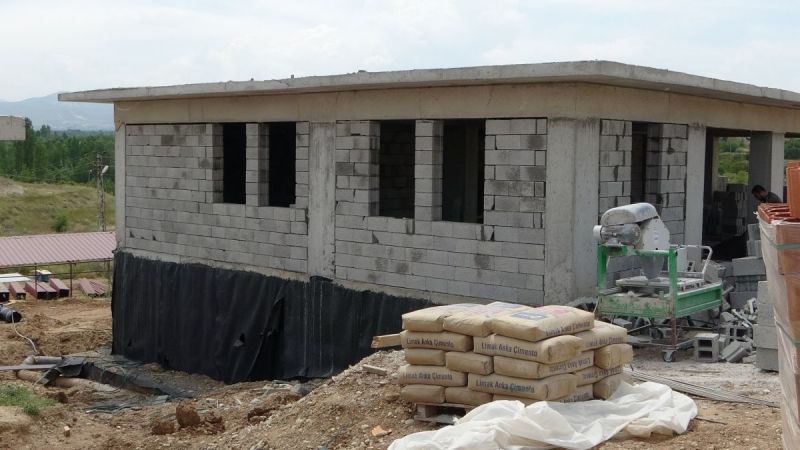Deprem bölgesinde köy evleri yükseliyor