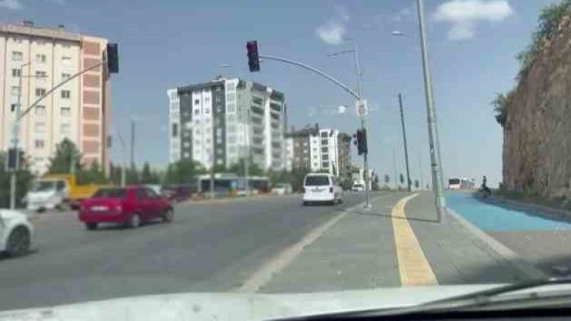 Kırmızı ışıkta geçen araçlara ceza yağdı