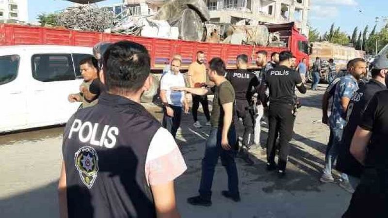 Deprem enkazı kaldıran iki firma çalışanları birbirine girdi