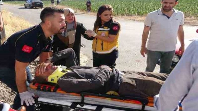 Motosiklet ile otomobil çarpıştı: 2 yaralı