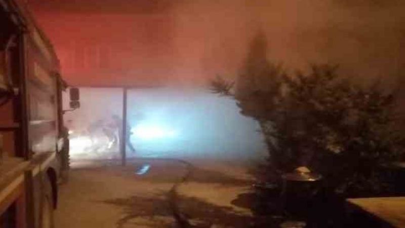 400 saman balyası küle döndü
