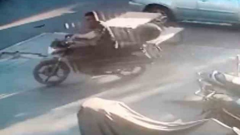 Önce gözlem yaptı, sonra park halindeki motosikleti çaldı