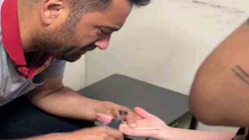 Yüzük parmağına sıkıştı, imdadına itfaiye erleri yetişti