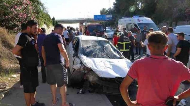Otomobil motosiklete çarptı: 1 ölü, 2 yaralı