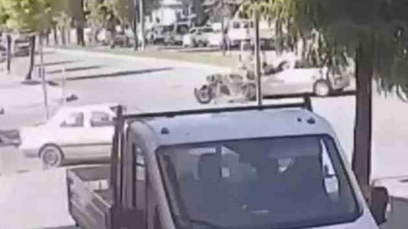 Motosiklet ile otomobil çarpıştı