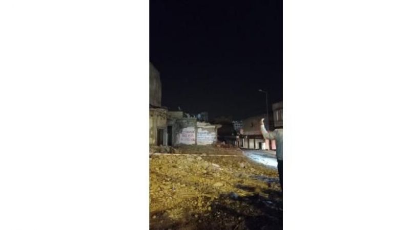 İslahiye'de hasarlı 2 bina çöktü