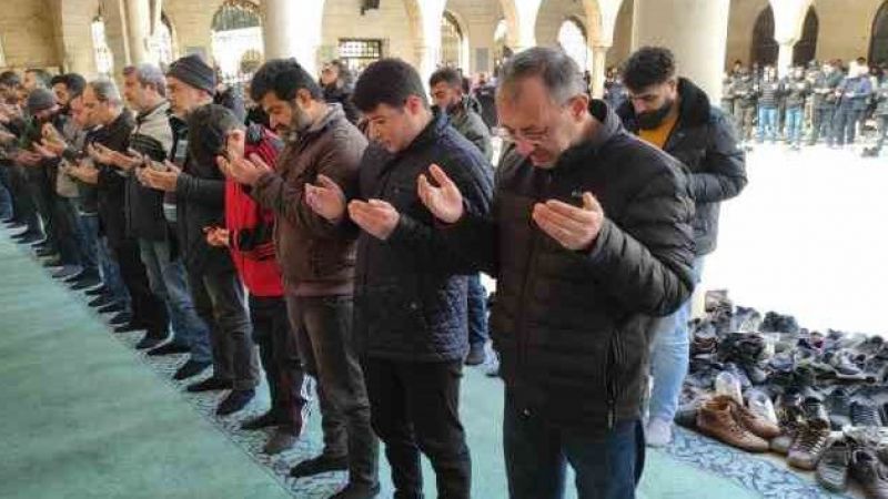 Urfa'da hayatını kaybedenler için gıyabi cenaze namazı