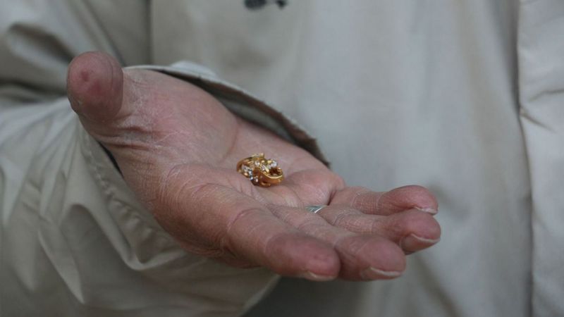 Depremde eşini kaybeden kadından büyük fedakarlık