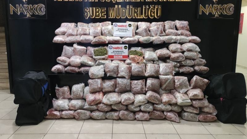 Ev eşyalarının arasında uyuşturucu ele geçirildi