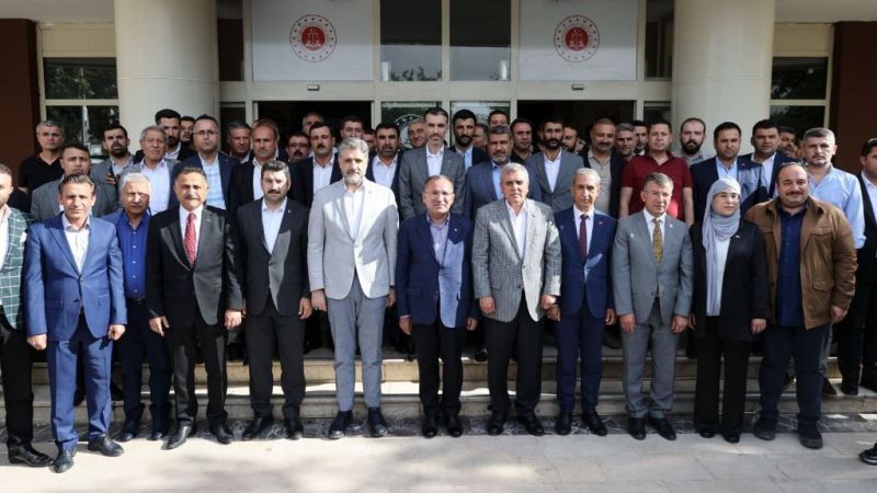 AK Parti Urfa milletvekilleri mazbatalarını aldı