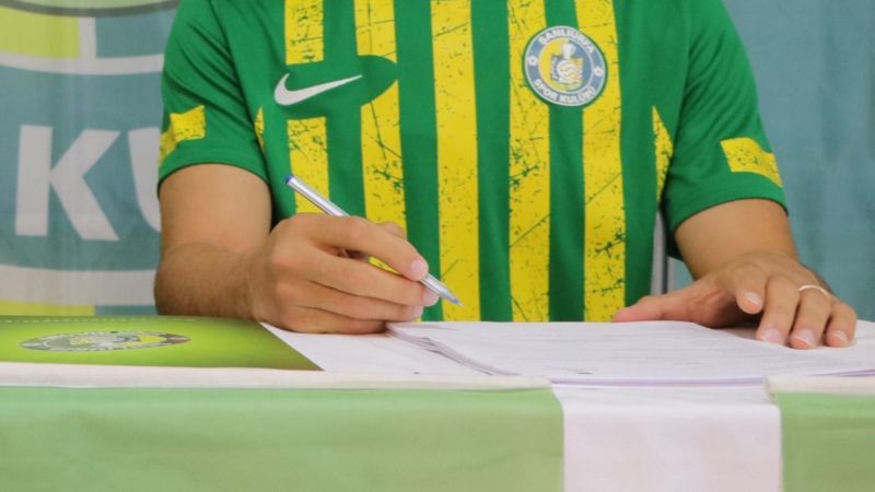 Urfaspor'da imzalar atılıyor