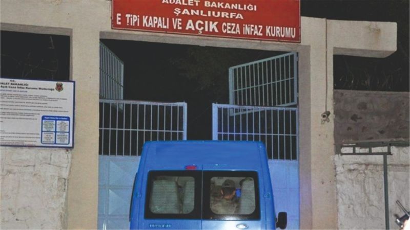 13 yıl hapis cezası ile aranıyordu! Yakayı ele verdi