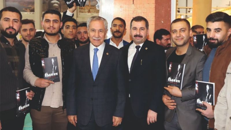 Kitapseverler fuarda ünlülerle buluştu