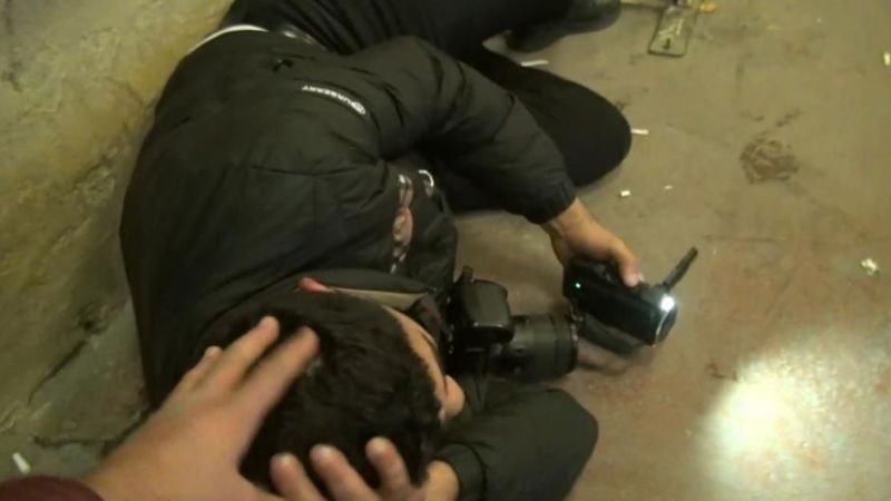 Husumetli grupların silahlı kavgasında ortalık savaş alanına döndü