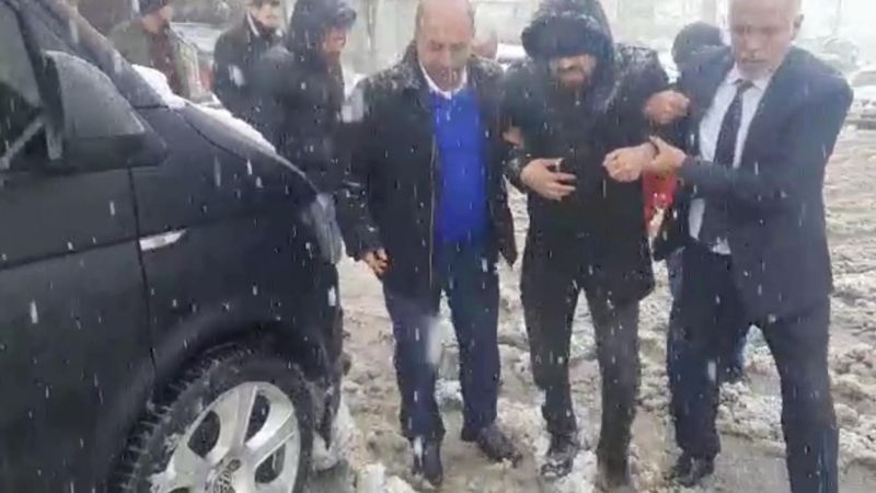 Ambulans yolda kalınca makam aracıyla hastaneye kaldırıldı