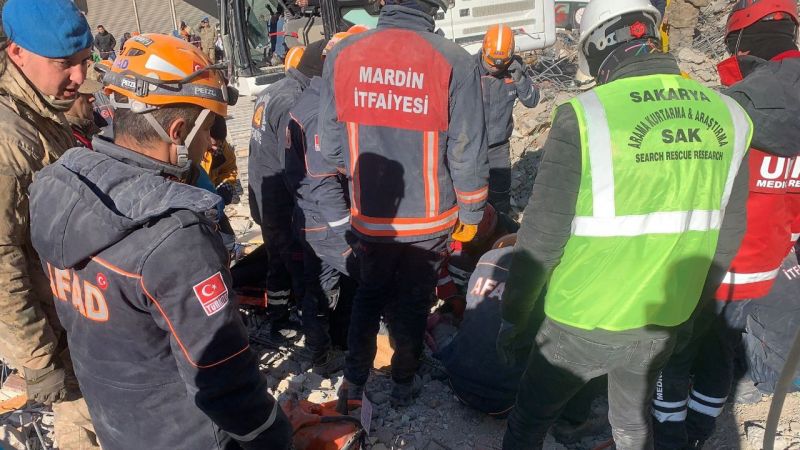 Urfa’da baba ve oğlu 56 saat sonra enkazdan sağ çıkarıldı