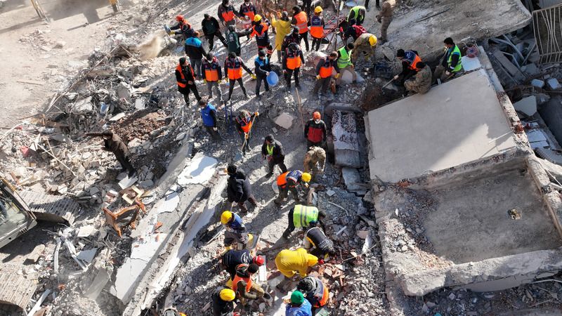 120 vatandaşın öldüğü binalar havadan görüntülendi