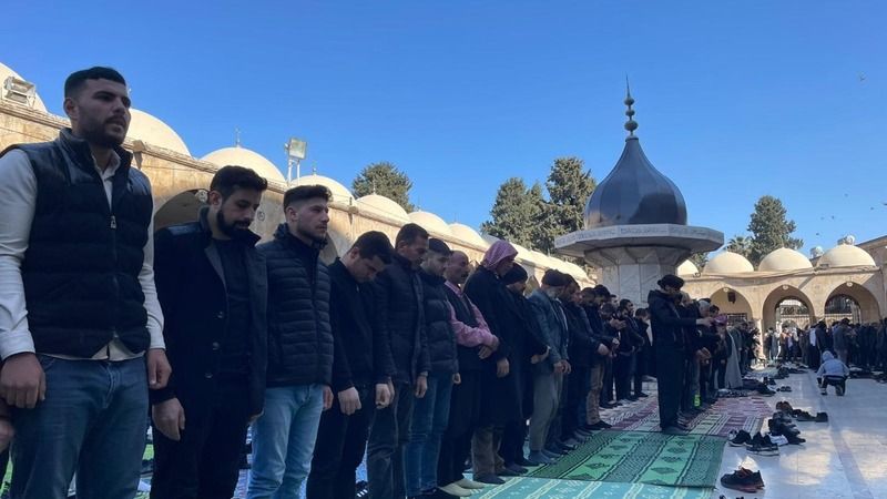 Depremlerde hayatını kaybedenler için gıyabi cenaze namazı kılındı