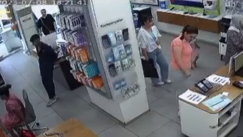 Müşteri gibi gelip cep telefonu çaldı