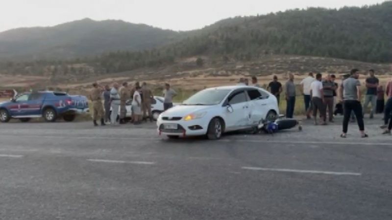 Motosiklet ile otomobil çarpıştı