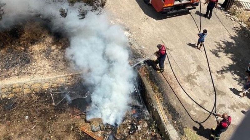 Site bahçesinde çıkan yangın korkuttu