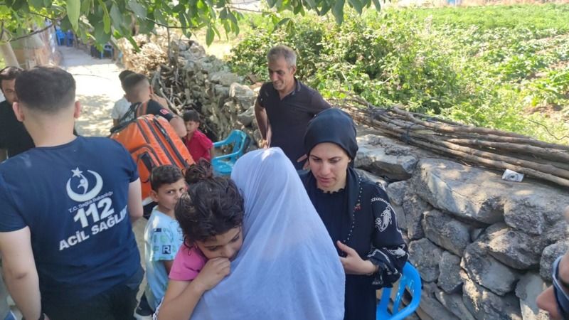 Arazide ve su kanalında aranan çocuk evde koltuk arkasında bulundu