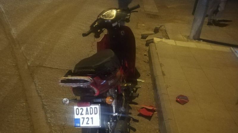 Hafif ticari araç ile motosiklet çarpıştı: 1 yaralı