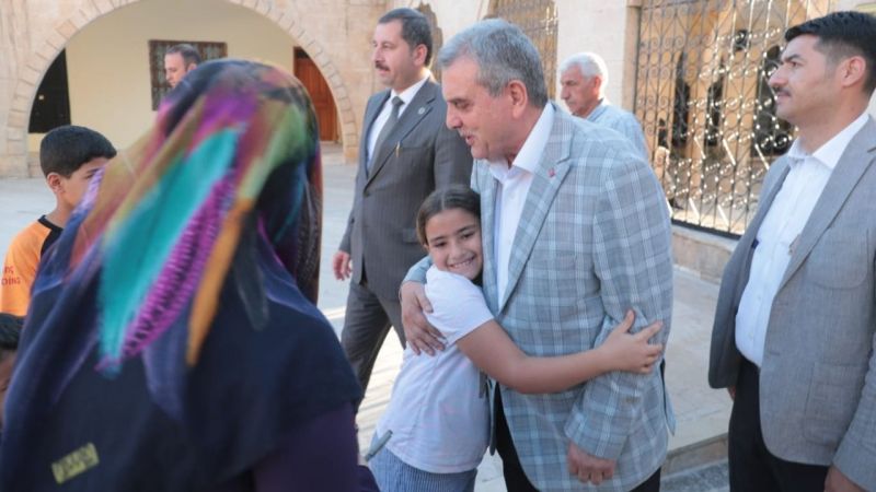 Beyazgül vatandaşlarla bayramlaştı