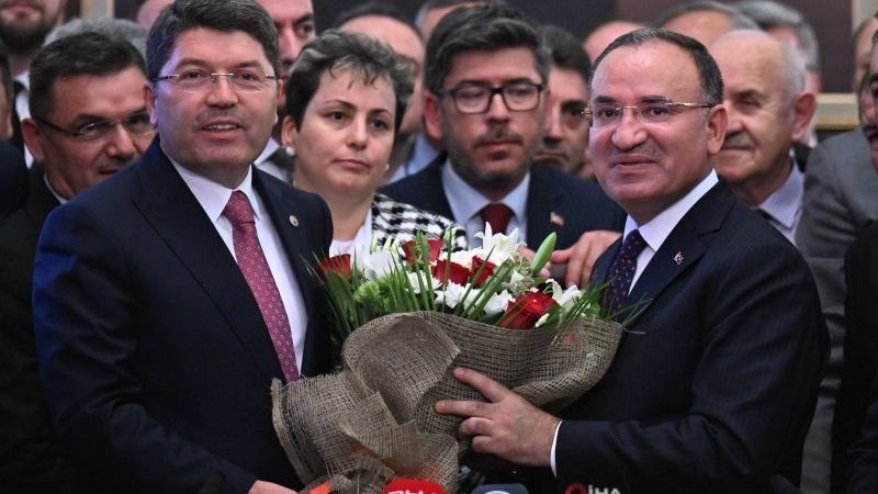 Adalet Bakanı görevi Urfa vekilinden devraldı