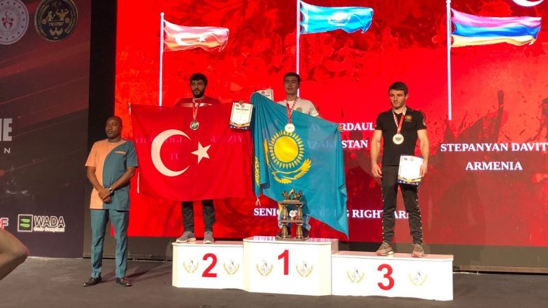 Bilek güreşinde Büyükşehir ödüle doymuyor
