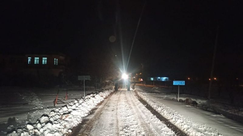 Urfa’da karla mücadele gece boyu sürdü