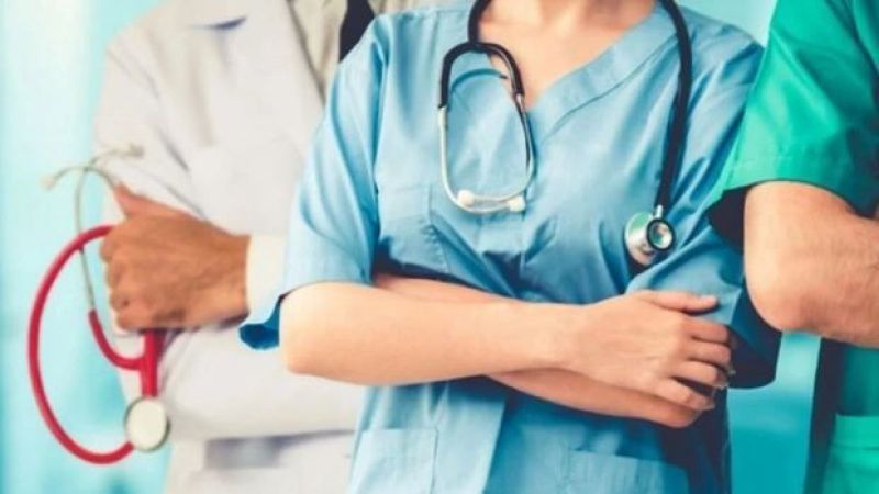 Farklı partiye oy veren hemşireye hakaret eden doktor ve eşi açığa alındı