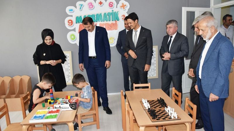 Ayhan yetenekli çocuklarla bir araya geldi