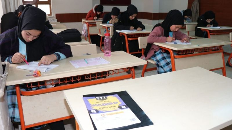 Aksoy'dan eğitime destek