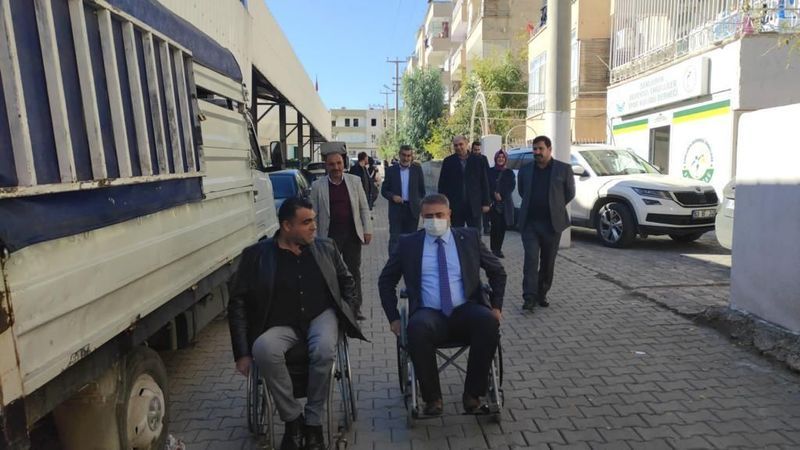 Tüysüz engellileri unutmadı