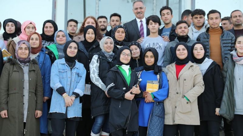 Eyyübiyeli gençler millet bahçesine hayran kaldı