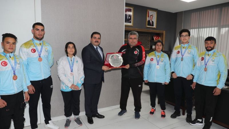 Canpolat, şampiyonlarla bir arada