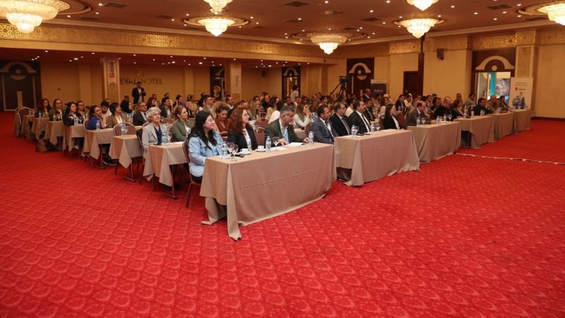 Canpolat, ulusal veteriner mikrobiyoloji kongresine katıldı