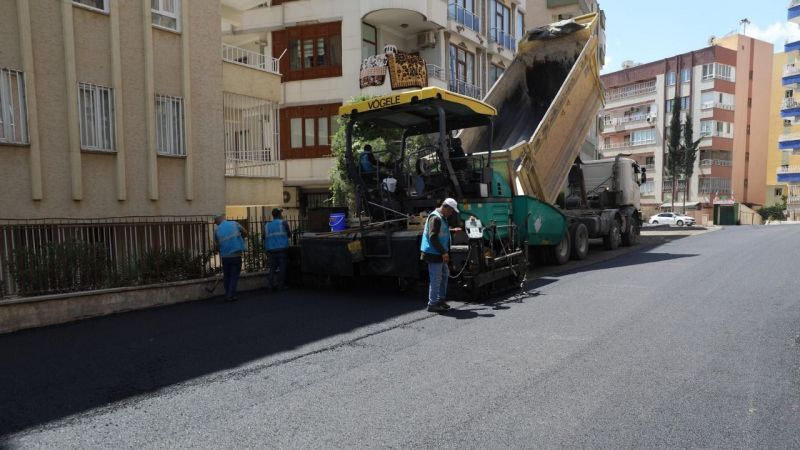 Haliliye’de bir mahalleye daha sıcak asfalt