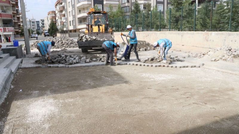 4 mahalle parke taşıyla döşeniyor