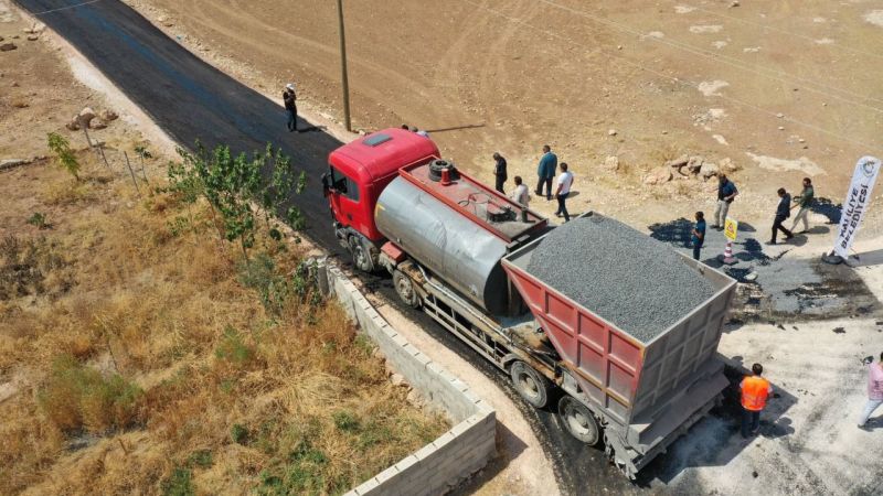 Kırsal mahallerde asfalt atağı sürüyor