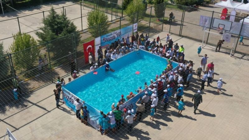"Kanalda değil, havuzda yüz'