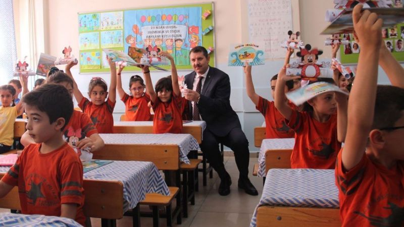 Vali Ayhan'dan karne günü mesajı
