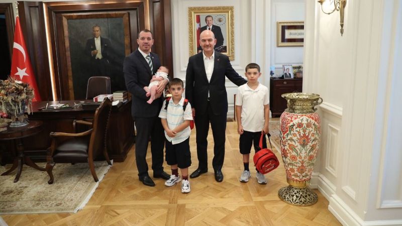 Özşavlı'dan çocuklarıyla birlikte Soylu'ya ziyaret