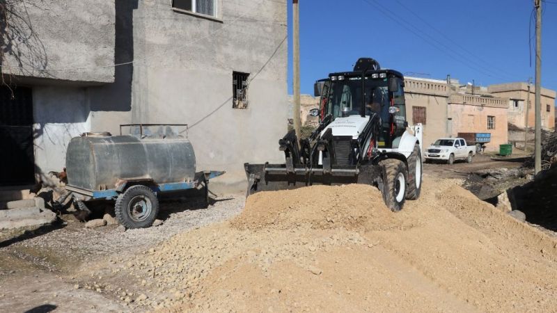 Karaköprü'de bir yol daha çamurdan kurtuluyor