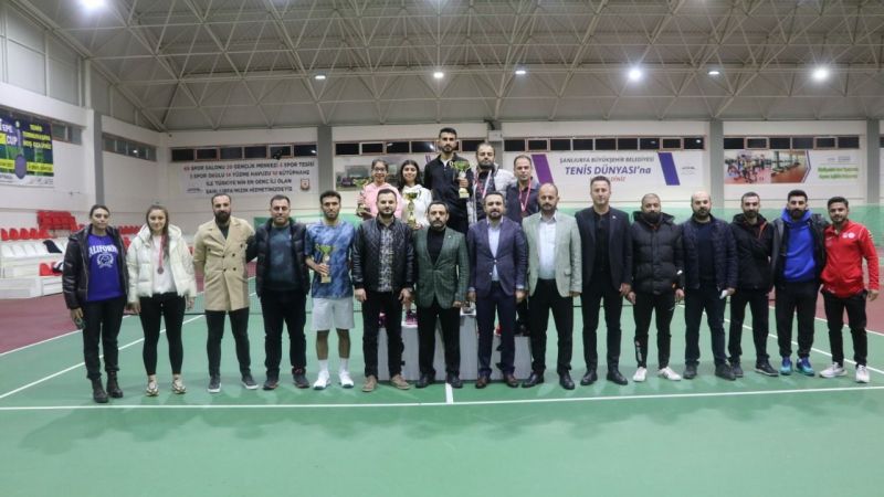 Kurtuluş tenis turnuvası sona erdi