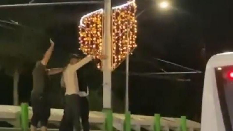 Ak Partililer gece boyunca kutlama yaptı